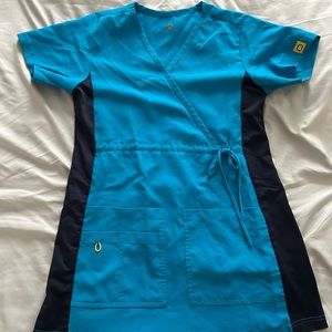 Wonderwink maternity scrub top, size XS
